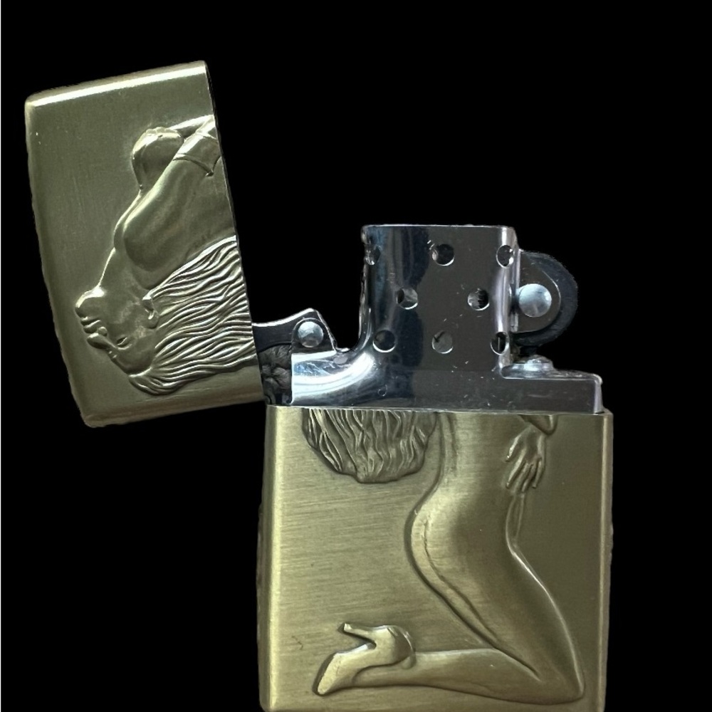 Vintage lighter - Girl